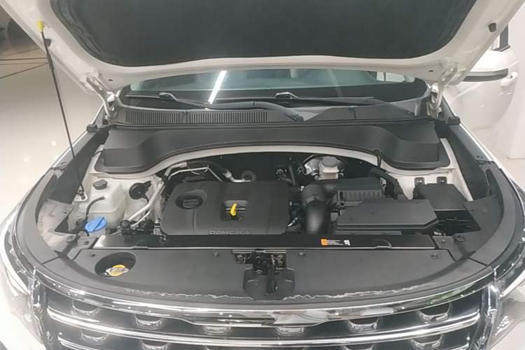 Used Kia Sportage R 2018 2.0L Automatic Smart Luxury Version China V Standard Engine Bay