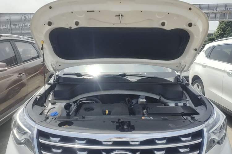 Used Kia Sportage R 2018 2.0L Automatic Smart Luxury Version China V Standard Engine Bay