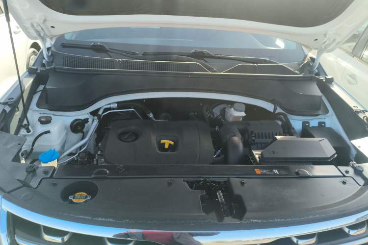 Used Kia Sportage R 2018 2.0L Automatic Smart Luxury Version China V Standard Engine Bay