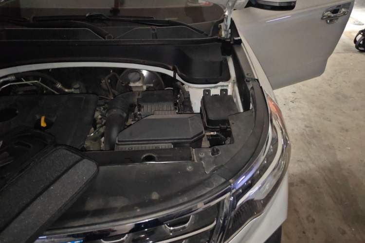 Used Kia Sportage R 2018 2.0L Automatic Smart Luxury Version China V Standard Engine Bay Left