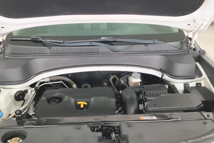 Used Kia Sportage R 2018 2.0L Automatic Smart Luxury Version China V Standard Engine Bay