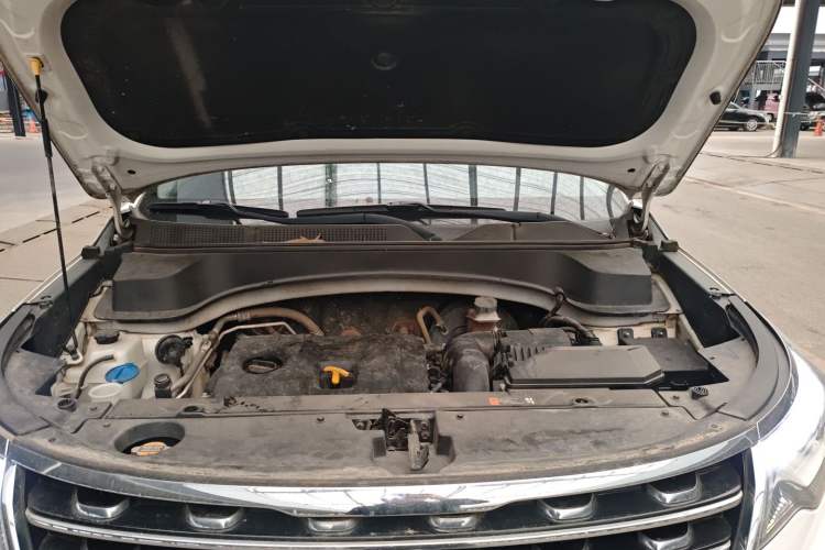 Used Kia Sportage R 2018 2.0L Automatic Smart Luxury Version China V Standard Engine Bay