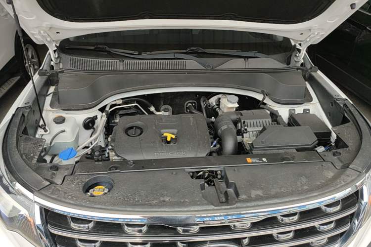 Used Kia Sportage R 2018 2.0L Automatic Smart Luxury Version China V Standard Engine Bay