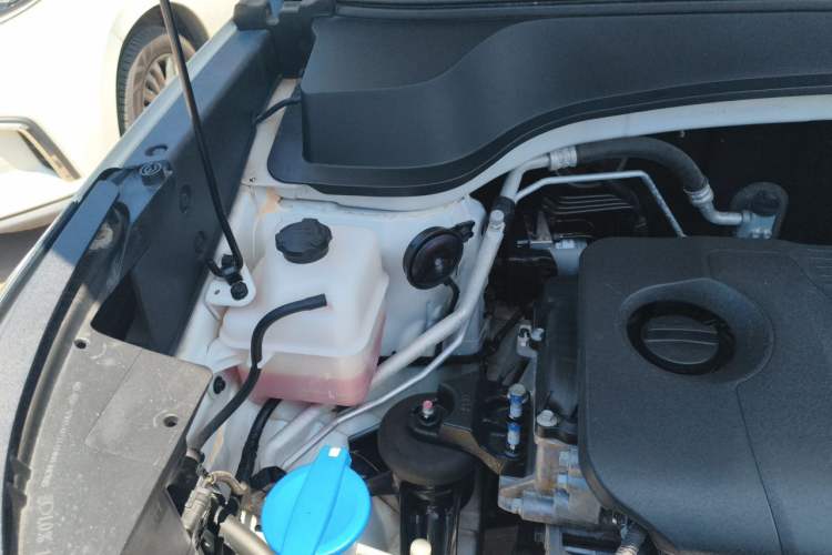 Used Kia Sportage R 2018 2.0L Automatic Smart Luxury Version China V Standard Engine Bay Right