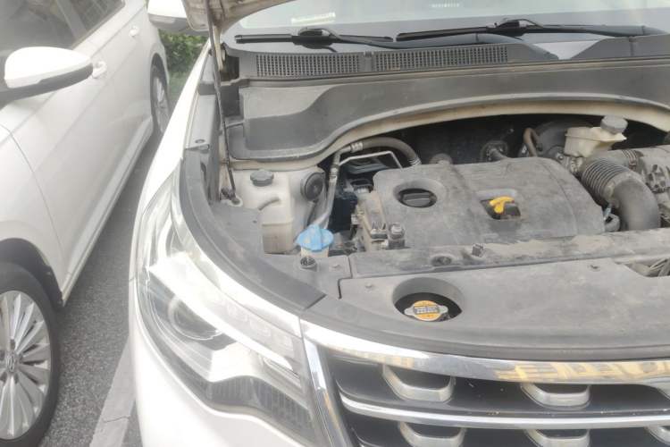 Used Kia Sportage R 2018 2.0L Automatic Smart Luxury Version China V Standard Engine Bay Right