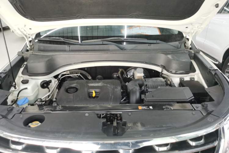Used Kia Sportage R 2018 2.0L Automatic Smart Luxury Version China V Standard Engine Bay