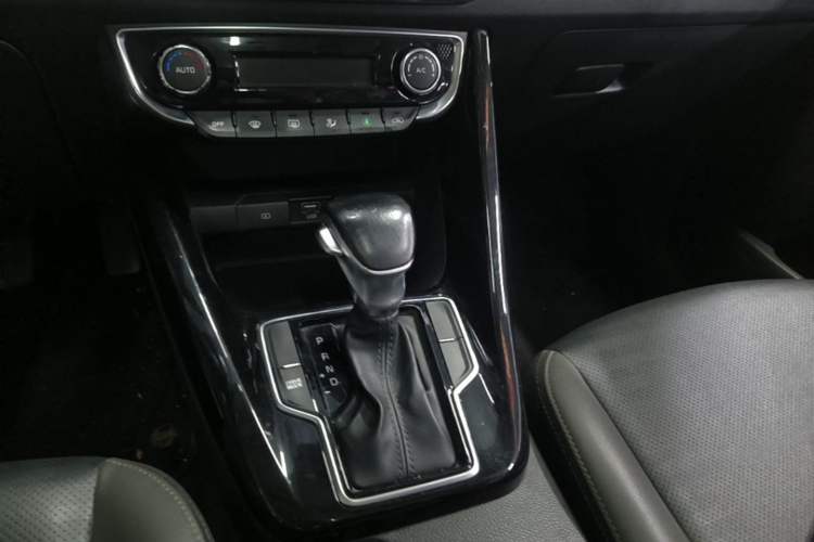 Used Kia Sportage R 2018 2.0L Automatic Smart Luxury Version China V Standard Gear Lever