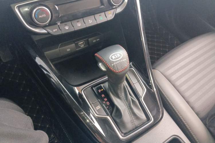 Used Kia Sportage R 2018 2.0L Automatic Smart Luxury Version China V Standard Gear Lever