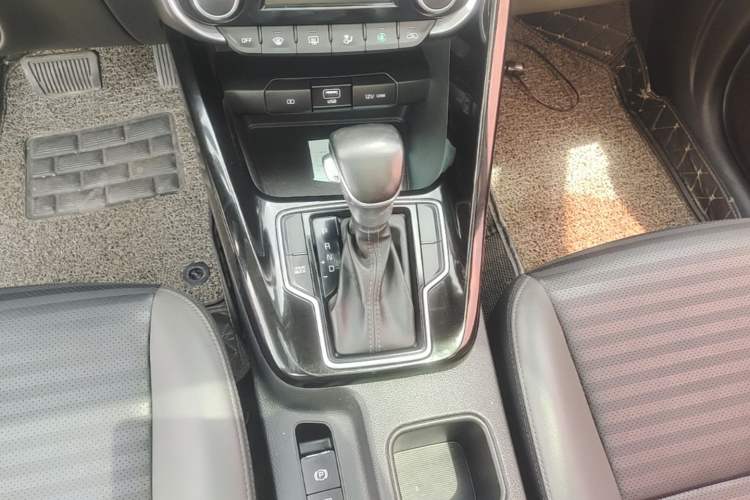Used Kia Sportage R 2018 2.0L Automatic Smart Luxury Version China V Standard Gear Lever
