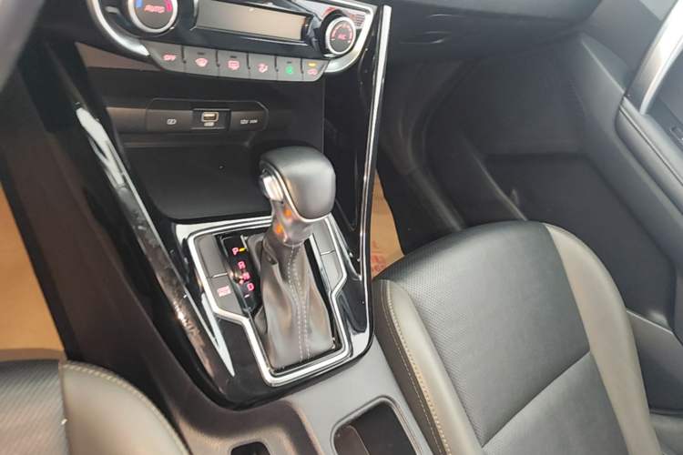 Used Kia Sportage R 2018 2.0L Automatic Smart Luxury Version China V Standard Gear Lever