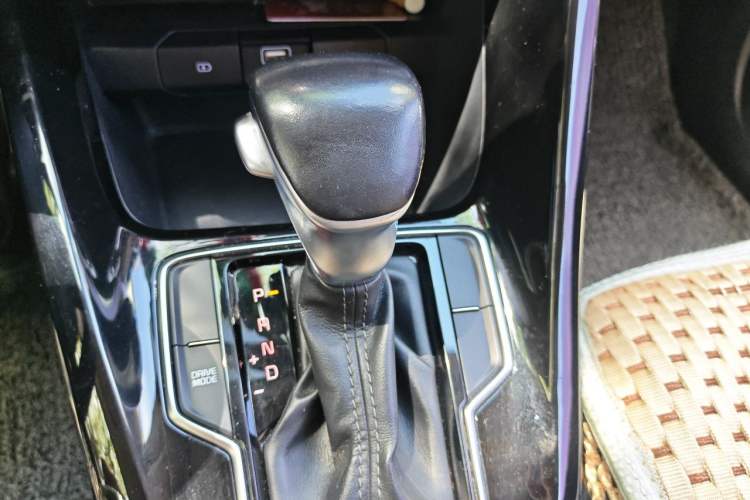 Used Kia Sportage R 2018 2.0L Automatic Smart Luxury Version China V Standard Gear Lever