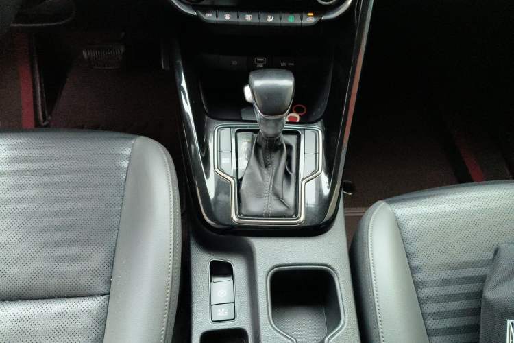Used Kia Sportage R 2018 2.0L Automatic Smart Luxury Version China V Standard Gear Lever