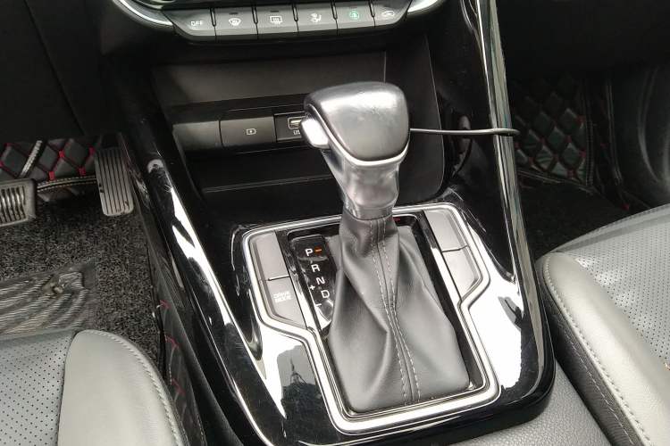 Used Kia Sportage R 2018 2.0L Automatic Smart Luxury Version China V Standard Gear Lever