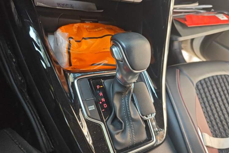 Used Kia Sportage R 2018 2.0L Automatic Smart Luxury Version China V Standard Gear Lever