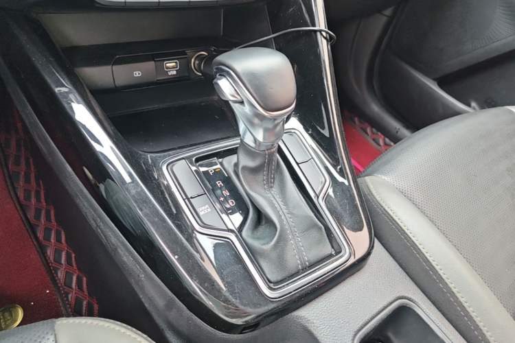 Used Kia Sportage R 2018 2.0L Automatic Smart Luxury Version China V Standard Gear Lever