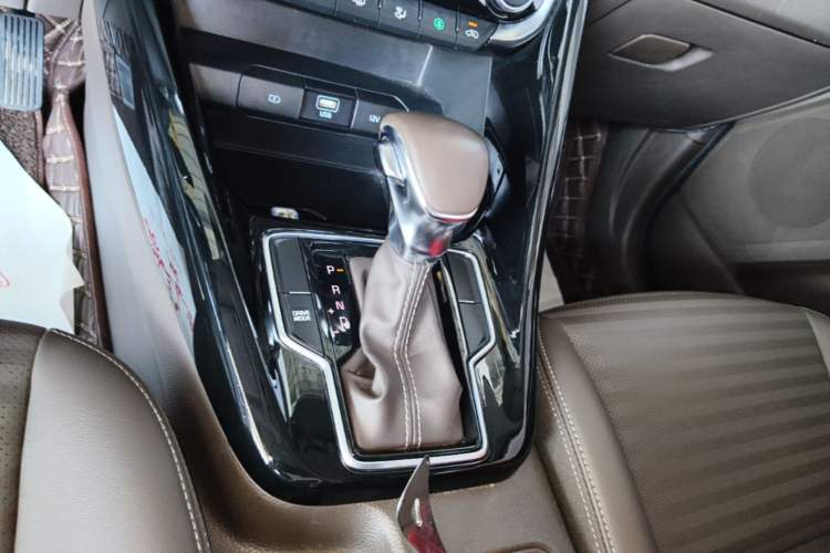 Used Kia Sportage R 2018 2.0L Automatic Smart Luxury Version China V Standard Gear Lever