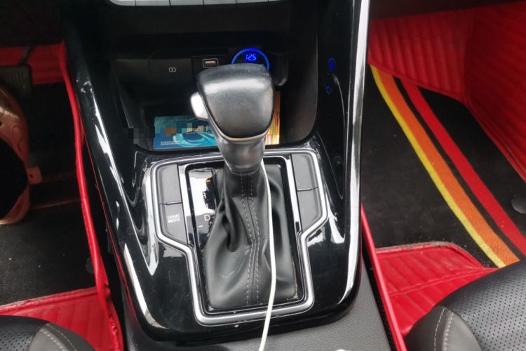 Used Kia Sportage R 2018 2.0L Automatic Smart Luxury Version China V Standard Gear Lever