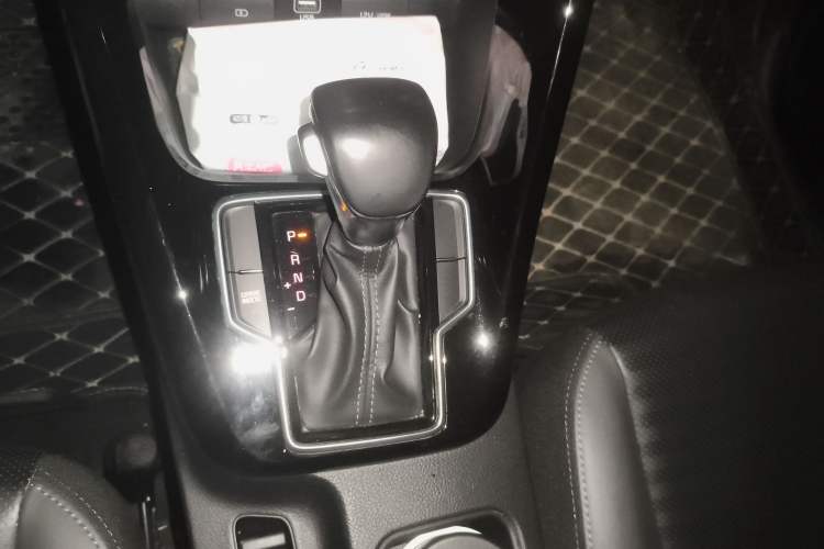 Used Kia Sportage R 2018 2.0L Automatic Smart Luxury Version China V Standard Gear Lever