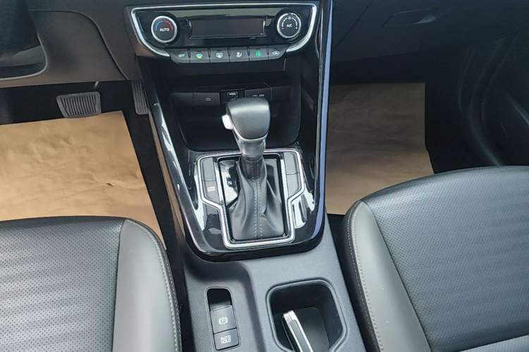 Used Kia Sportage R 2018 2.0L Automatic Smart Luxury Version China V Standard Gear Lever