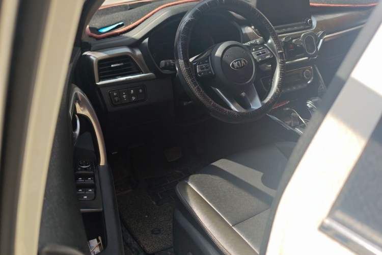 Used Kia Sportage R 2018 2.0L Automatic Smart Luxury Version China V Standard Interior 3