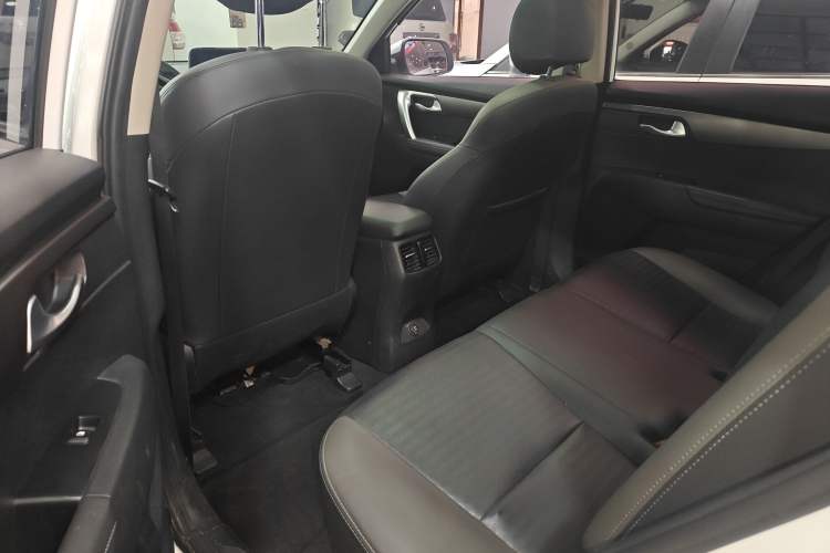 Used Kia Sportage R 2018 2.0L Automatic Smart Luxury Version China V Standard Interior 3