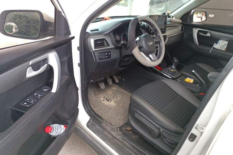 Used Kia Sportage R 2018 2.0L Manual Fashion Edition China V Standard Interior 3