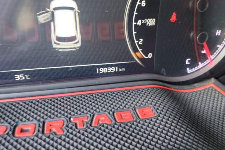 Used Kia Sportage R 2018 2.0L Automatic Smart Luxury Version China V Standard Odometer Close Up