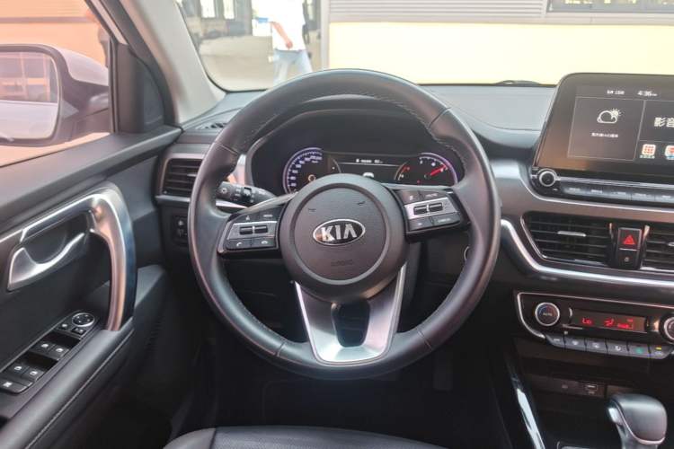 Used Kia Sportage R 2018 2.0L Automatic Smart Luxury Version China V Standard Steering Wheel
