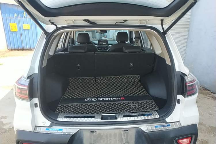 Used Kia Sportage R 2018 2.0L Automatic Smart Luxury Version China V Standard Trunk
