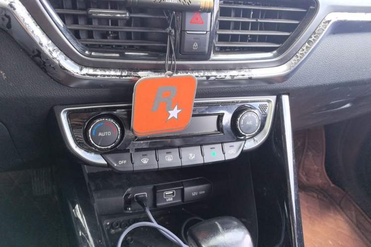 Used Kia Sportage R 2018 2.0L Automatic Smart Luxury Version China V Standard Audio And AC Panel