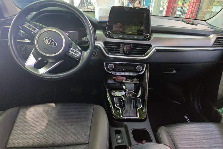 Used Kia Sportage R 2018 2.0L Automatic Smart Luxury Version China V Standard Center Console