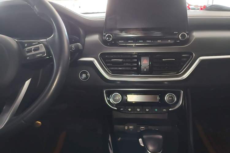 Used Kia Sportage R 2018 2.0L Automatic Smart Luxury Version China V Standard Center Console