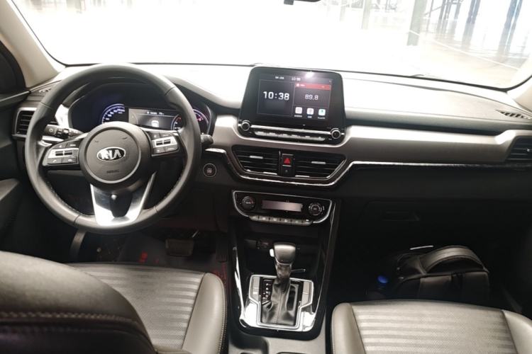 Used Kia Sportage R 2018 2.0L Automatic Smart Luxury Version China V Standard Center Console