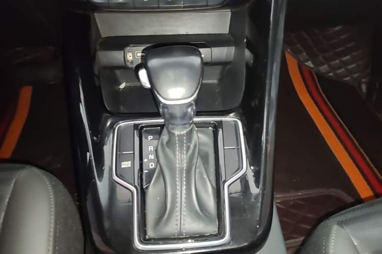 Used Kia Sportage R 2018 2.0L Automatic Smart Luxury Version China V Standard Gear Lever