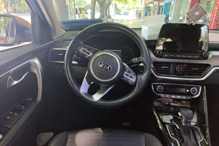 Used Kia Sportage R 2018 2.0L Automatic Smart Luxury Version China V Standard Steering Wheel