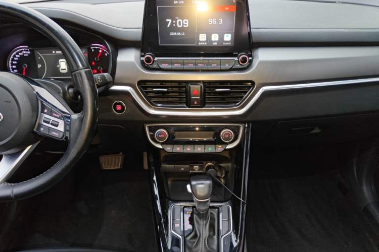 Used Kia Sportage R 2019 2.0L Automatic Smart Luxury Edition Audio And AC Panel