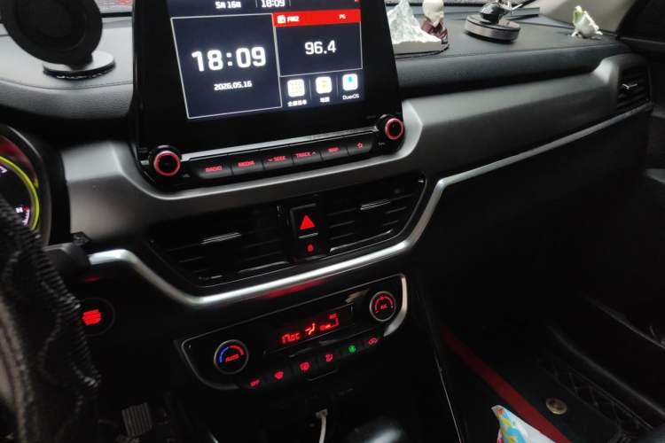 Used Kia Sportage R 2019 2.0L Automatic Smart Luxury Edition Audio And AC Panel