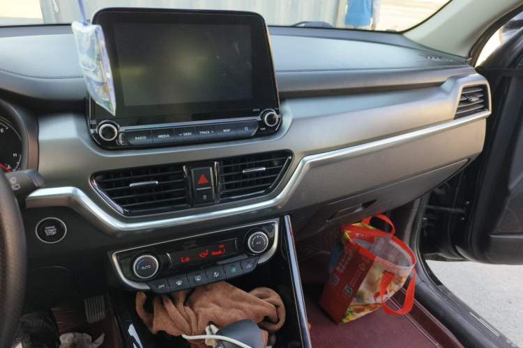 Used Kia Sportage R 2019 2.0L Automatic Smart Luxury Edition Audio And AC Panel