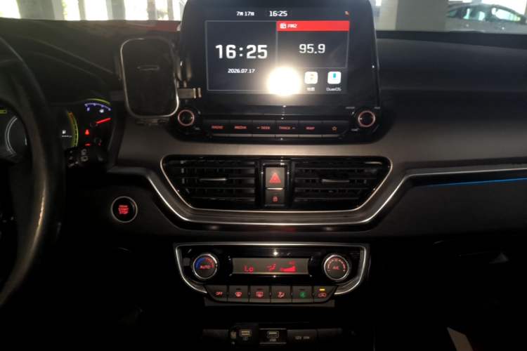 Used Kia Sportage R 2019 2.0L Automatic Smart Luxury Edition Audio And AC Panel