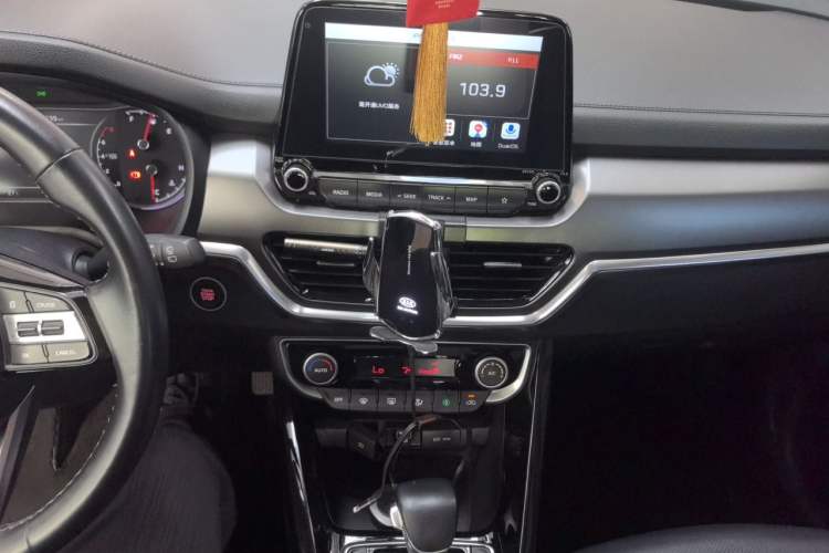 Used Kia Sportage R 2019 2.0L Automatic Smart Luxury Edition Audio And AC Panel