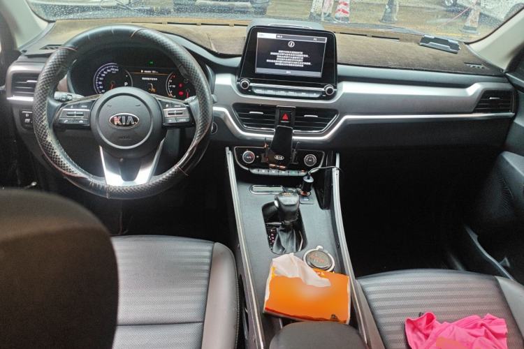 Used Kia Sportage R 2019 2.0L Automatic Smart Luxury Edition Center Console