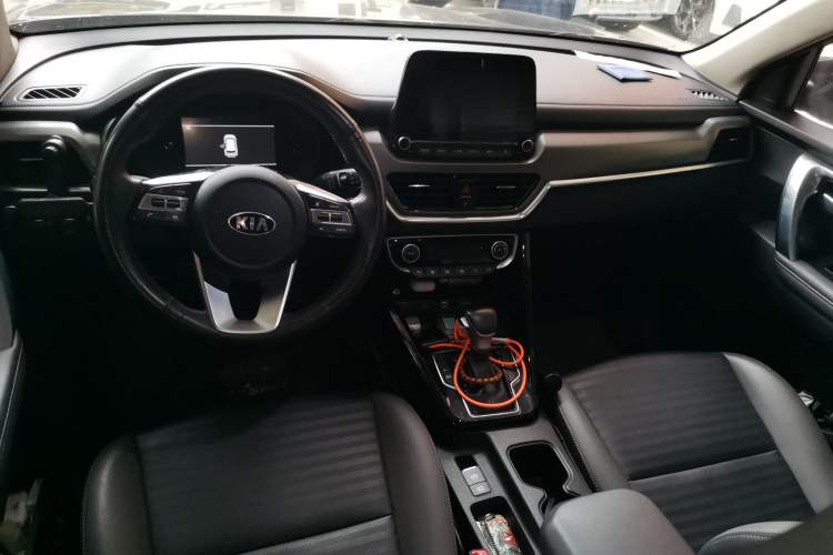 Used Kia Sportage R 2019 2.0L Automatic Smart Luxury Edition Center Console
