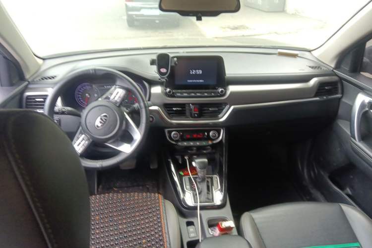 Used Kia Sportage R 2019 2.0L Automatic Smart Luxury Edition Center Console