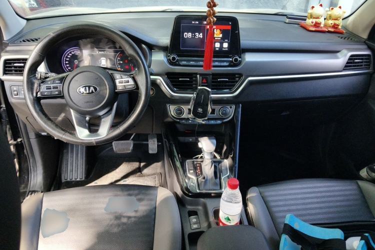 Used Kia Sportage R 2019 2.0L Automatic Smart Luxury Edition Center Console