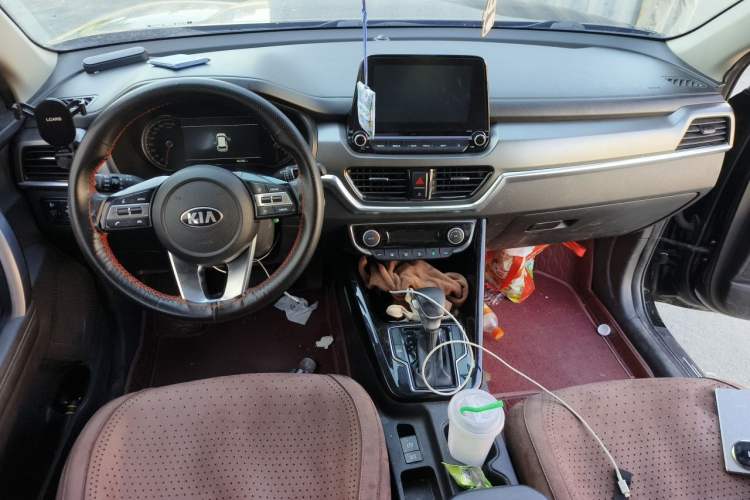 Used Kia Sportage R 2019 2.0L Automatic Smart Luxury Edition Center Console