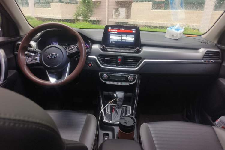 Used Kia Sportage R 2019 2.0L Automatic Smart Luxury Edition Center Console
