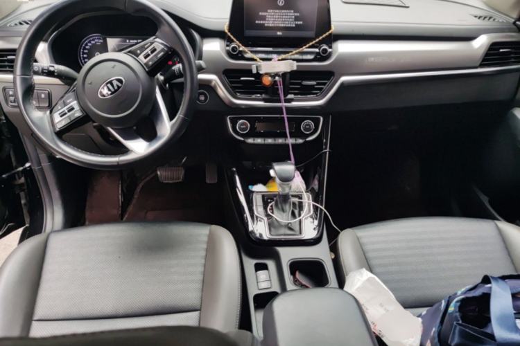 Used Kia Sportage R 2019 2.0L Automatic Smart Luxury Edition Center Console