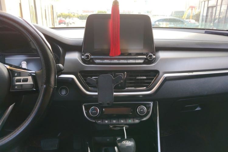 Used Kia Sportage R 2019 2.0L Automatic Smart Luxury Edition Center Console