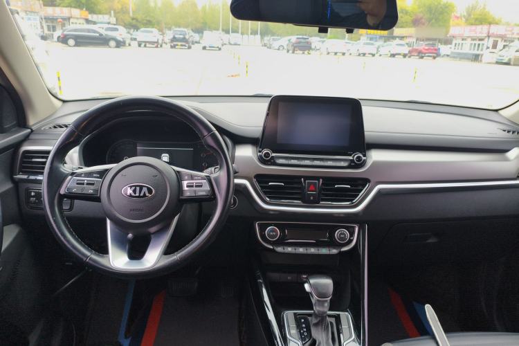 Used Kia Sportage R 2019 2.0L Automatic Smart Luxury Edition Center Console