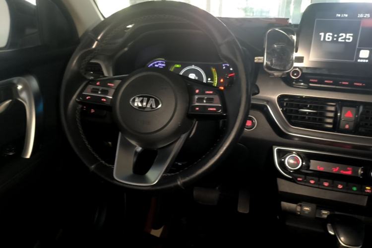 Used Kia Sportage R 2019 2.0L Automatic Smart Luxury Edition Center Console